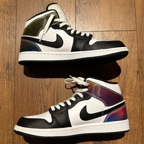 Jordan 1 mid Heat Reactive- 9.5M - Picture 1 of 8